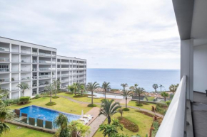 Lux Flat, Sea View, AC, 3 Pools and Gym